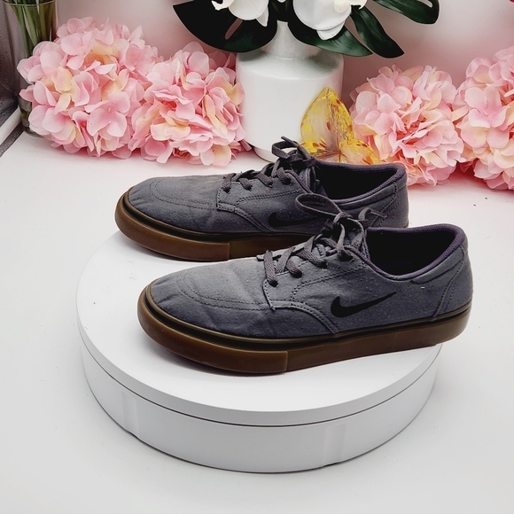 Nike 729826 007 Gray SB Clutch Shoes Size 5Y - Picture 1 of 14